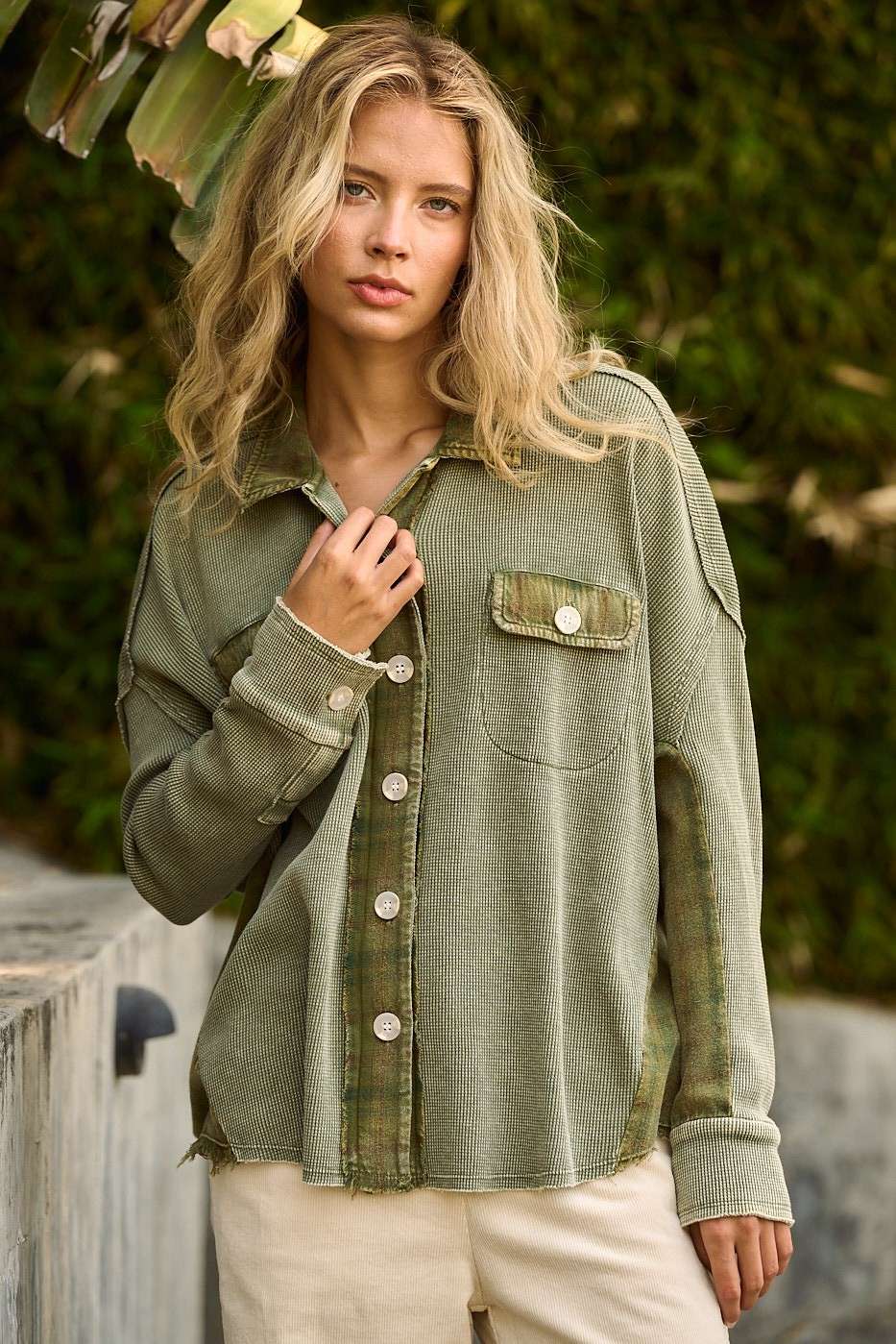 MINERAL WASH PLAID CONTRAST WAFFLE KNIT SHACKET: OLIVE / S/M-M/L(3-3)