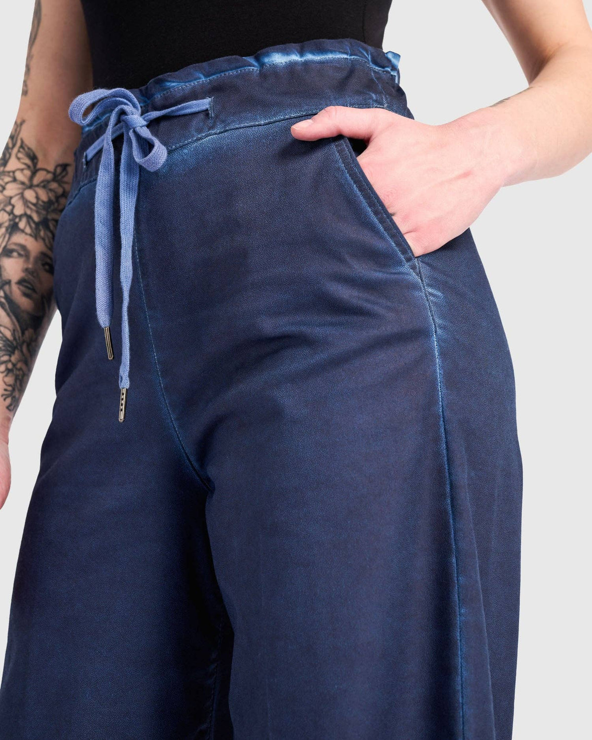 Washed Wide Leg Stretch Jeans, Navy: NAVY / 2 (US 8-10)