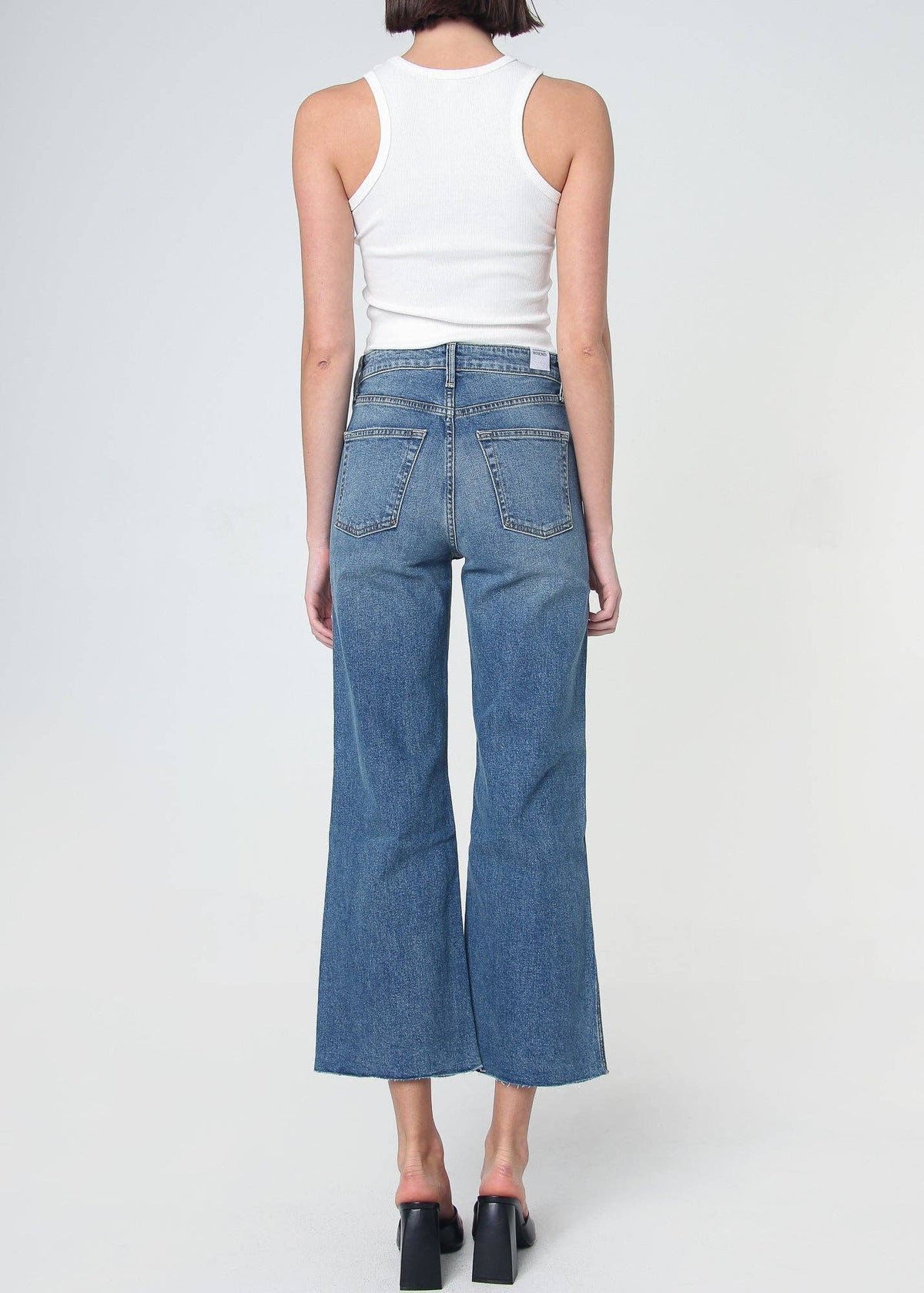 Queen High Rise Crop Wide Leg Jean - Lawrence Wash: Lawrence / 25