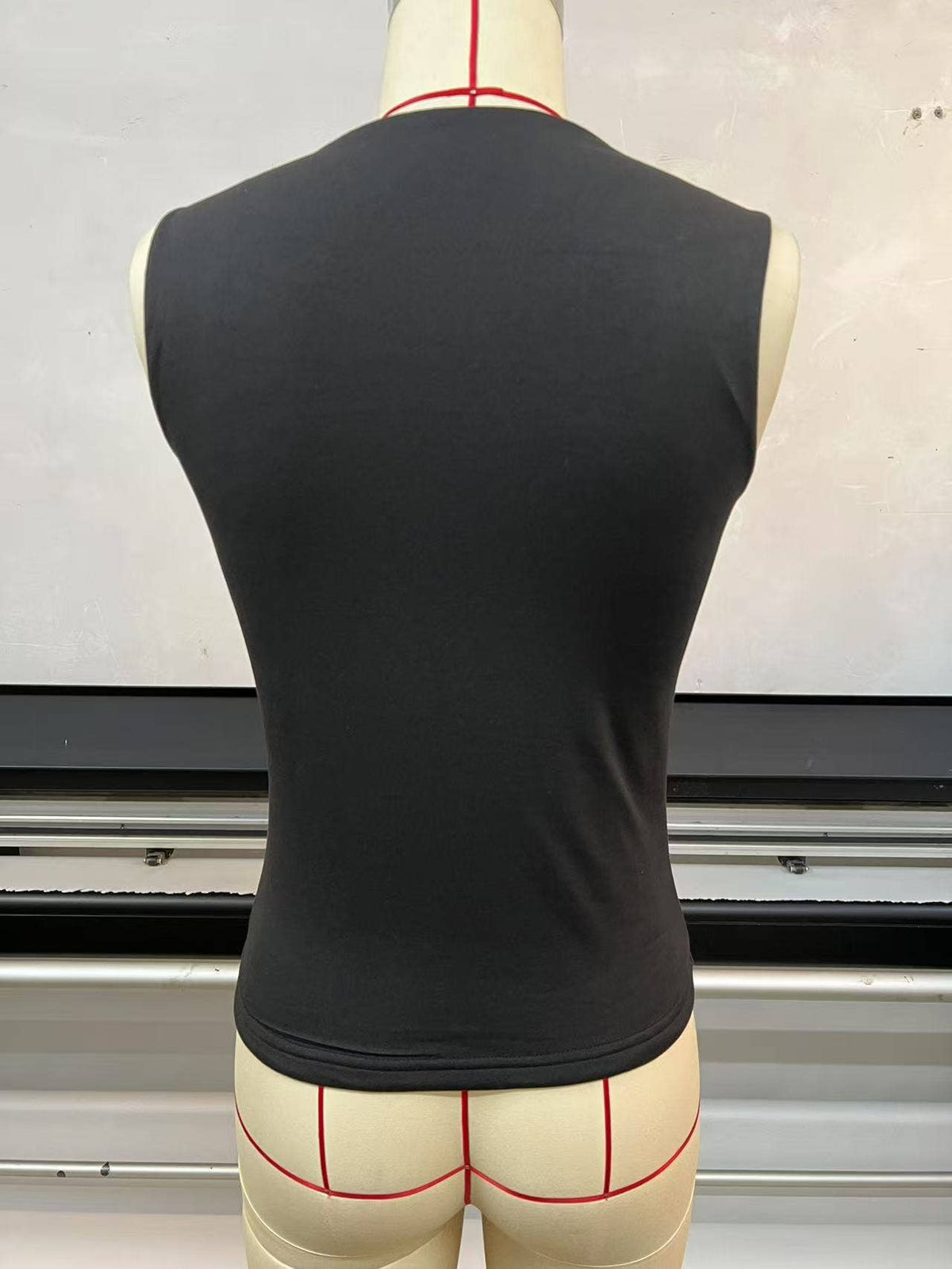 Comfortable square-neck sleeveless tank top: BLACK / (M) 1