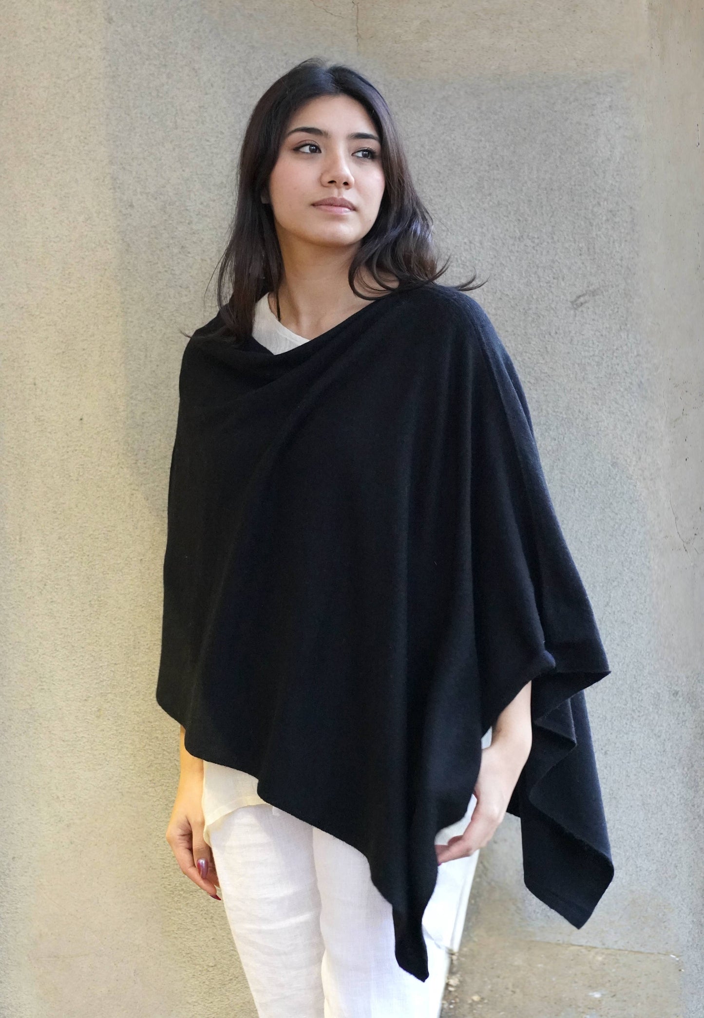 Cashmere Poncho Black