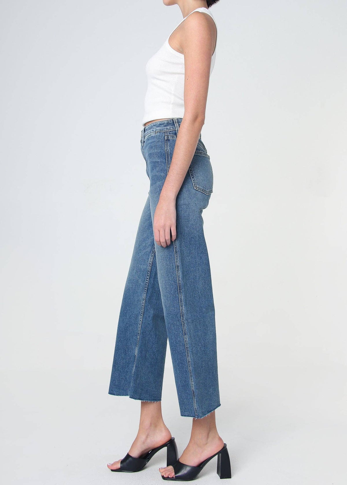 Queen High Rise Crop Wide Leg Jean - Lawrence Wash: Lawrence / 25