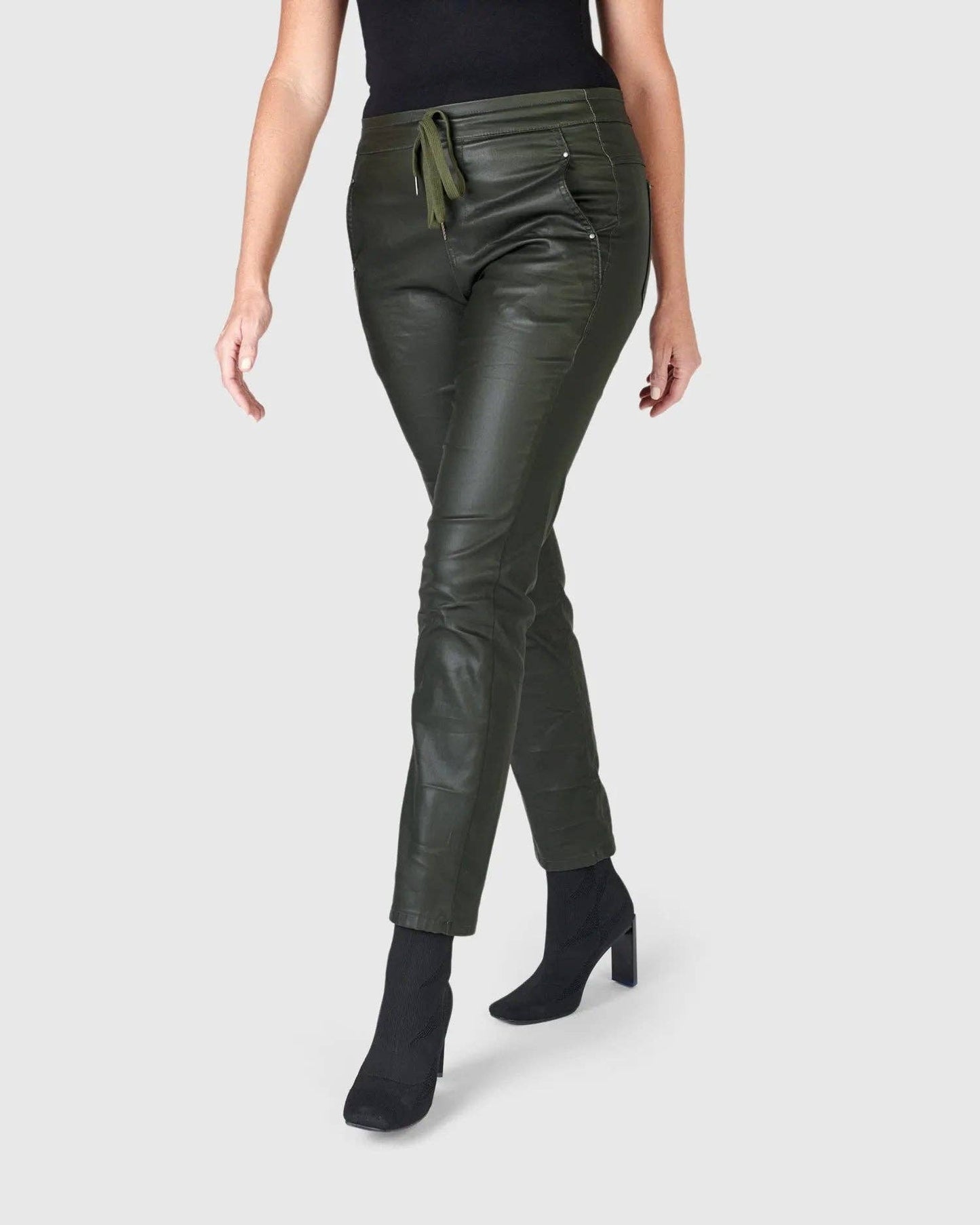 Coated Iconic Stretch Jeans, Forest: Forest / 1 (US 6-8)