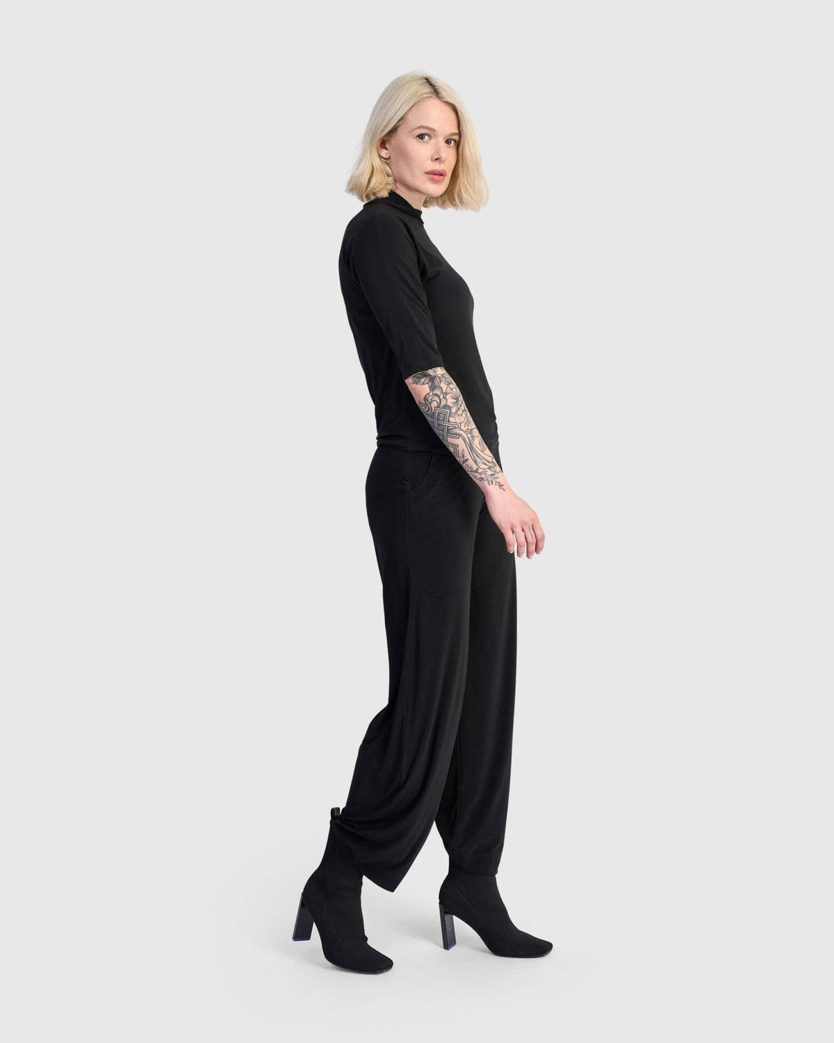 Essential Slinky Mockneck Tee, Black: BLACK / 2 (US 8-10)