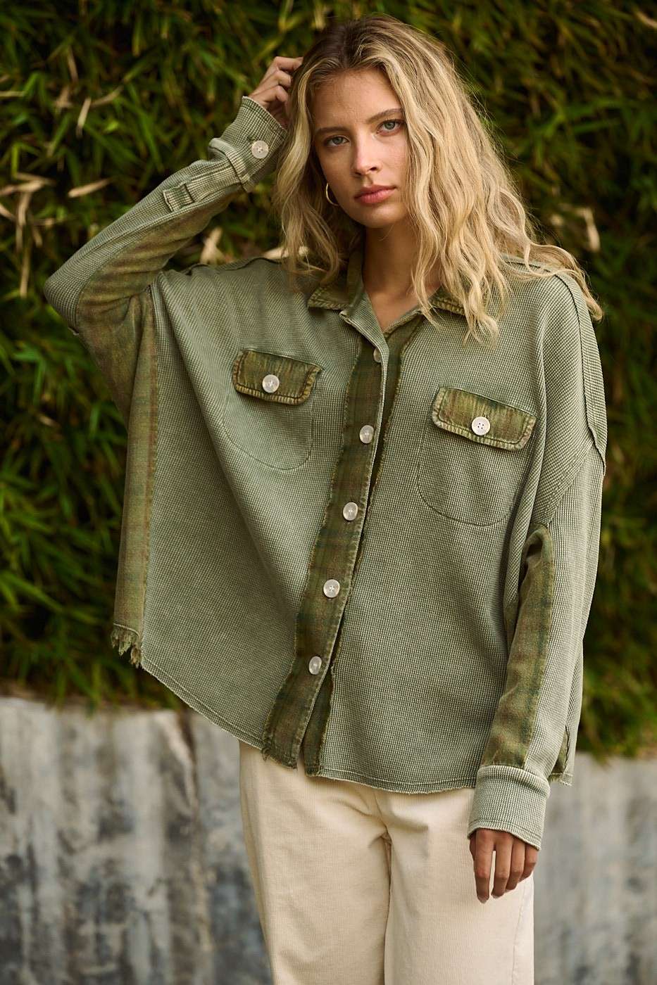 MINERAL WASH PLAID CONTRAST WAFFLE KNIT SHACKET: OLIVE / S/M-M/L(3-3)