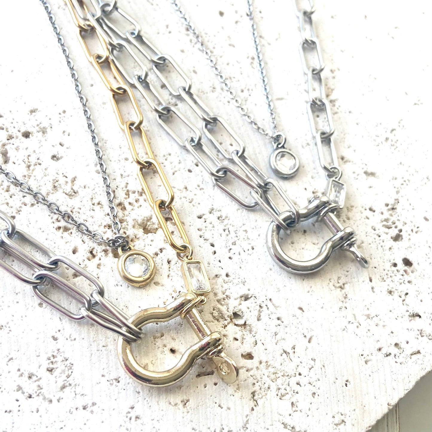 Shackle necklace mixed metal horseshoe clasp edgy glam: Mixed metal