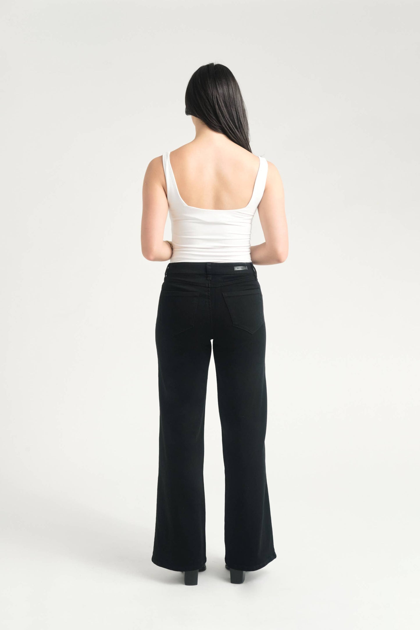 32" Better Butter Wide Leg Jean in Black: 6/28