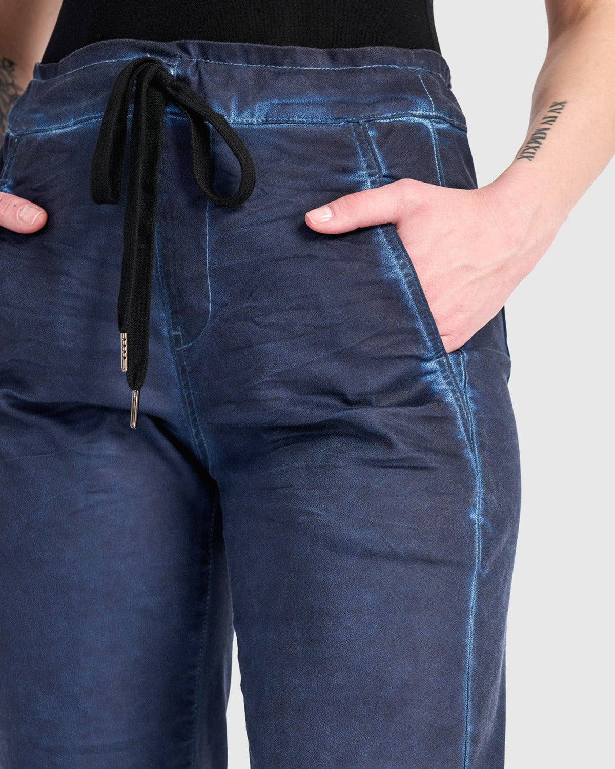 Washed Iconic Stretch Jeans, Navy: NAVY / 4 (US 12-14)
