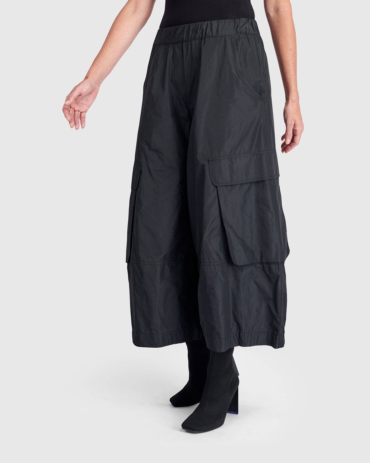 Urban Wide Cargo Pants, Black: BLACK / 3 (US 10-12)