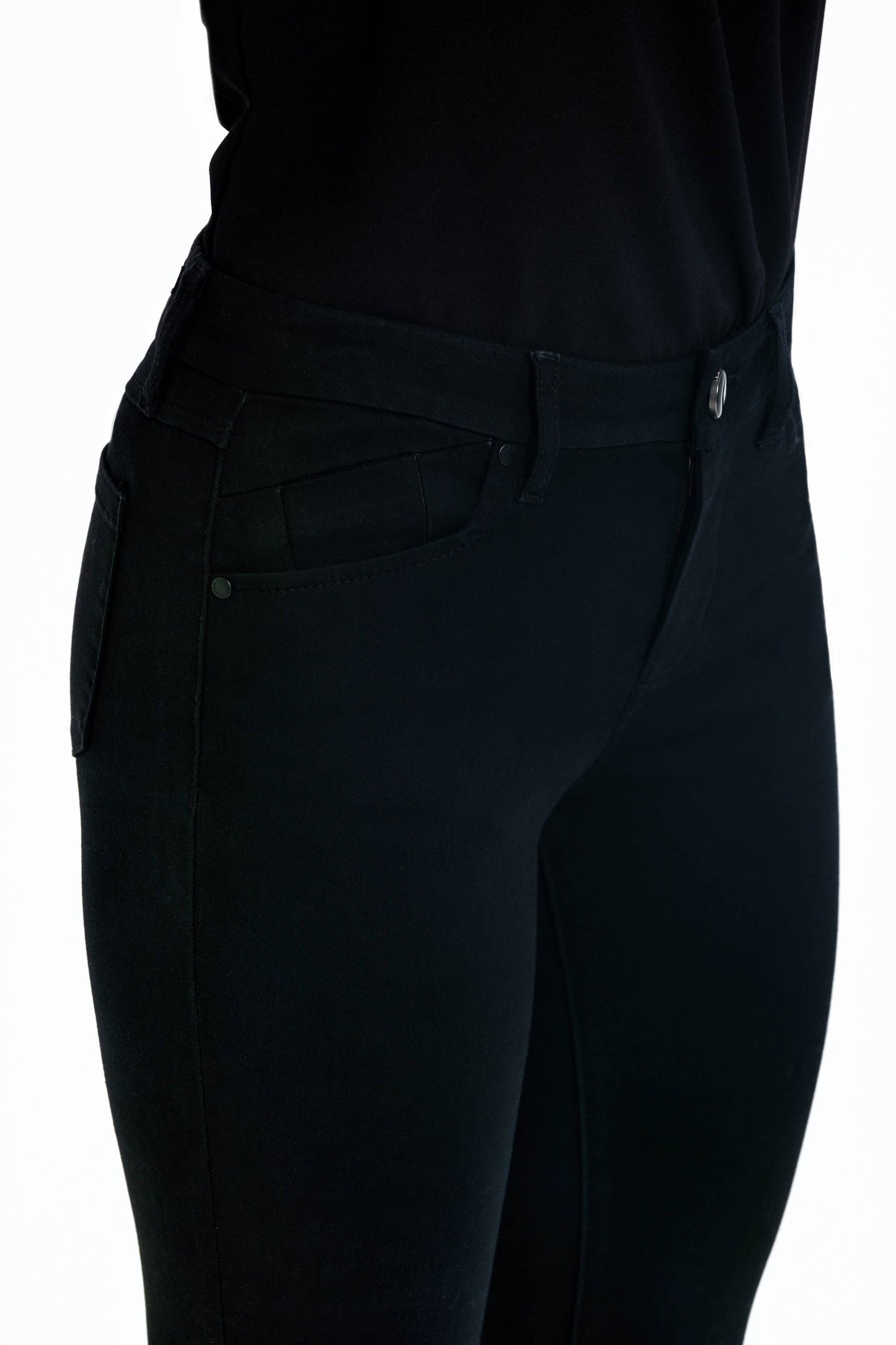 30” Better Butter Mid-Rise Slim Straight in Black: 10/30